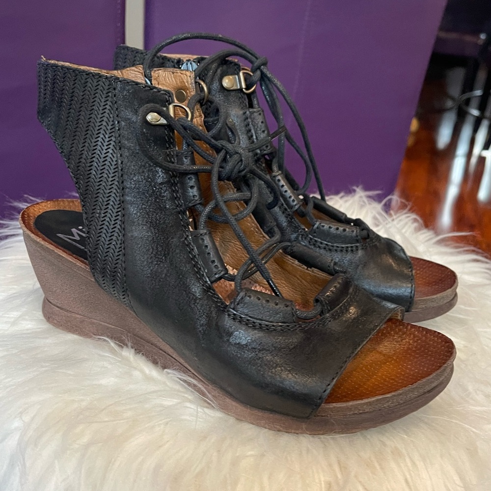 Black Women's Lace-Up Wedge Sandals